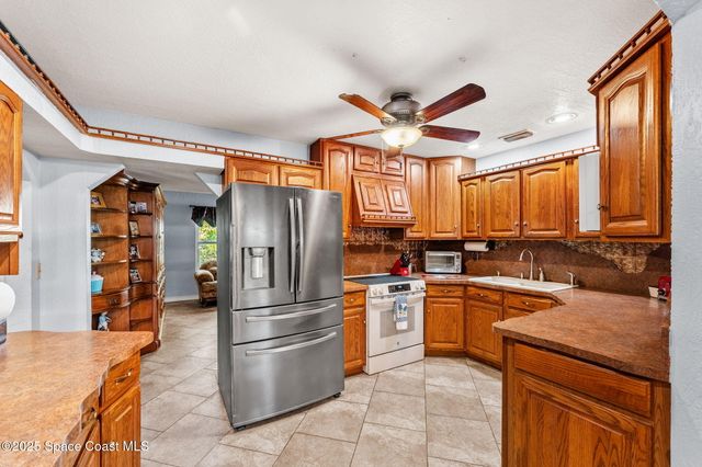 658 Binney Street NE, Palm Bay, FL 32907