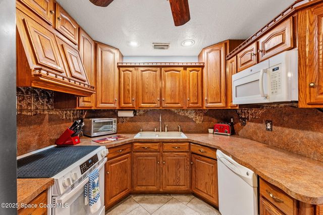 658 Binney Street NE, Palm Bay, FL 32907