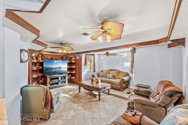 658 Binney Street NE, Palm Bay, FL 32907