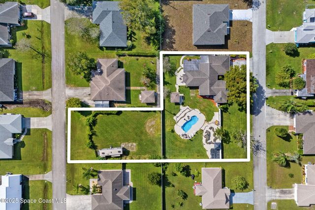 658 Binney Street NE, Palm Bay, FL 32907