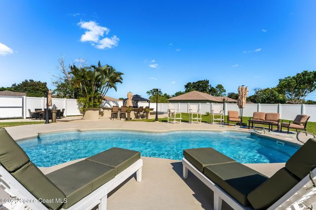 658 Binney Street NE, Palm Bay, FL 32907