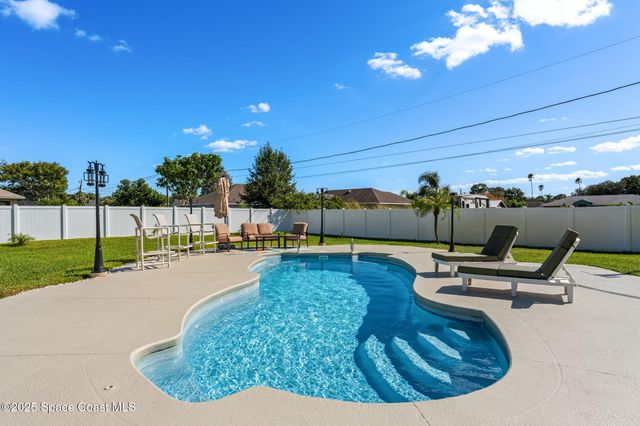 658 Binney Street NE, Palm Bay, FL 32907