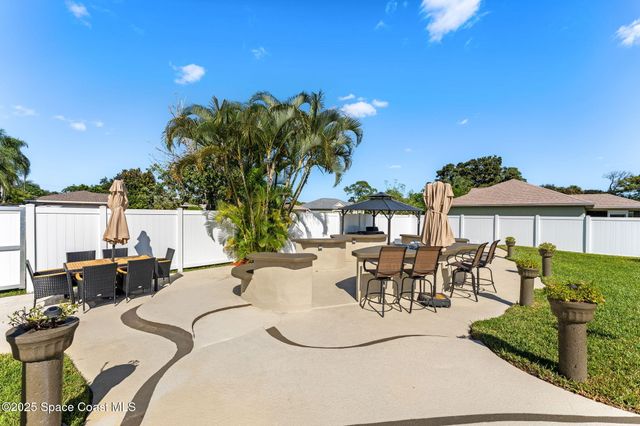 658 Binney Street NE, Palm Bay, FL 32907