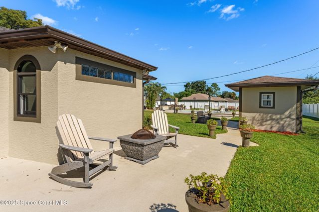 658 Binney Street NE, Palm Bay, FL 32907