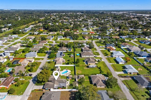 658 Binney Street NE, Palm Bay, FL 32907