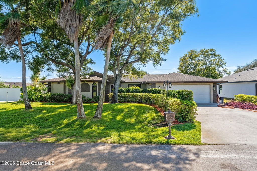 658 Binney Street NE, Palm Bay, FL 32907