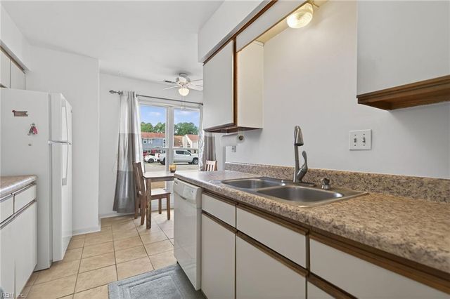 401 Back Acres CT, Virginia Beach, VA 23454