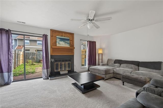 401 Back Acres CT, Virginia Beach, VA 23454