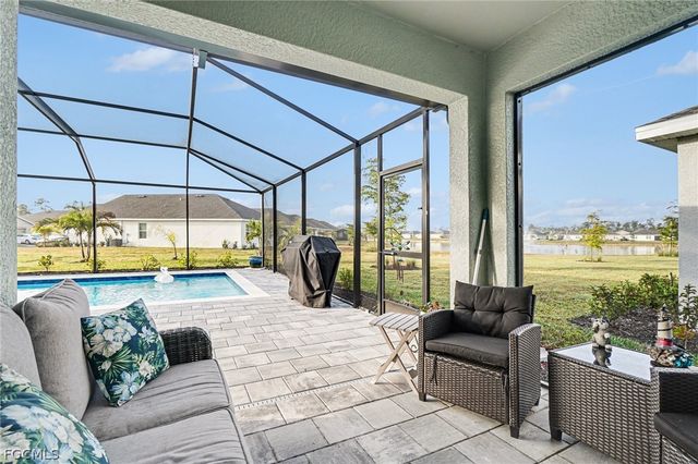 20245 Camino Torcido LOOP, North Fort Myers, FL 33917