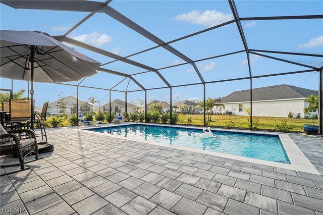 20245 Camino Torcido LOOP, North Fort Myers, FL 33917