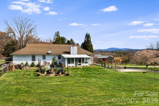 17 Amber Drive, Horse Shoe, NC 28742