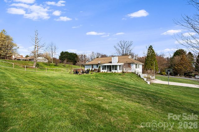 17 Amber Drive, Horse Shoe, NC 28742