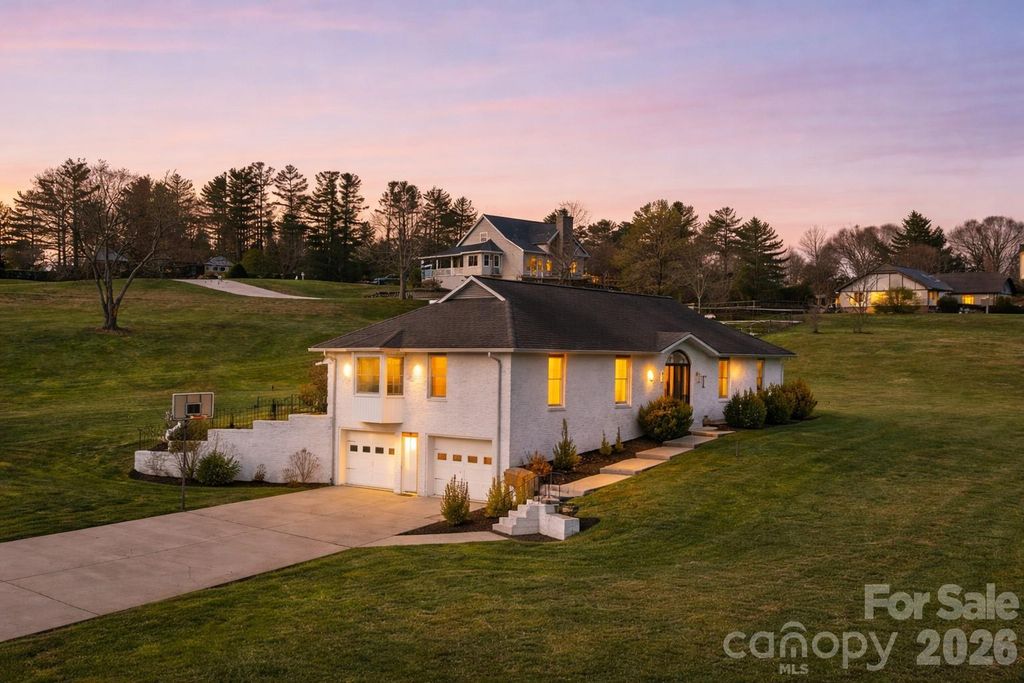 17 Amber Drive, Horse Shoe, NC 28742