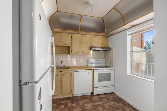 1010 Country Club Drive 306, Margate, FL 33063