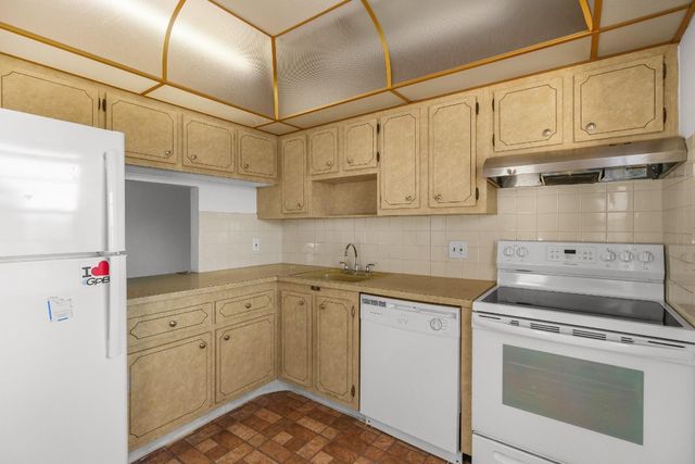 1010 Country Club Drive 306, Margate, FL 33063