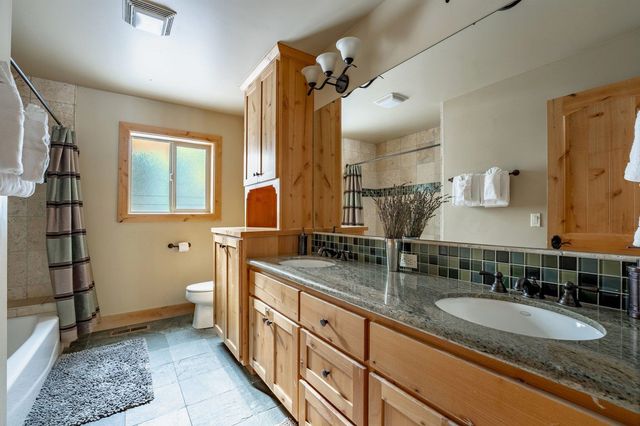 7282 9th Avenue, Tahoma, CA 96142