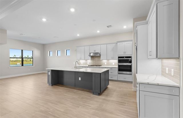 5016 STONEY POINT GLEN, Lakewood Ranch, FL 34211