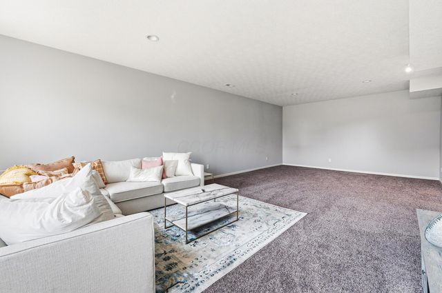 6487 Orangeberry Road, Hilliard, OH 43026