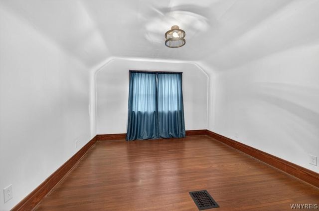 121 Ridgewood Road, Buffalo, NY 14220