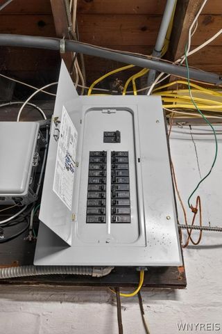 121 Ridgewood Road, Buffalo, NY 14220