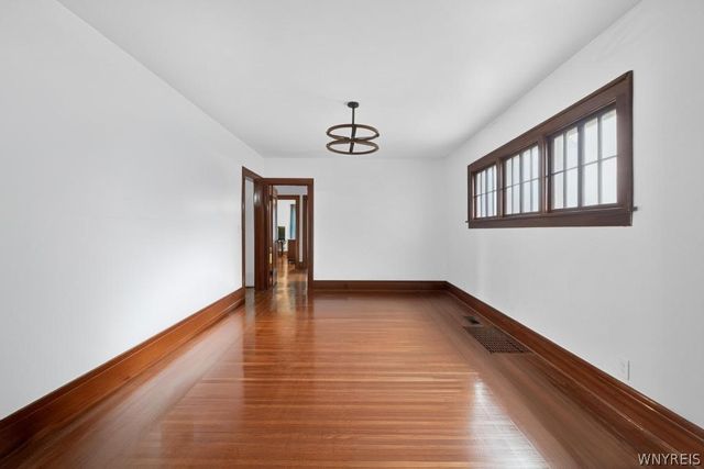 121 Ridgewood Road, Buffalo, NY 14220