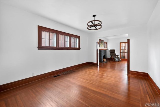 121 Ridgewood Road, Buffalo, NY 14220