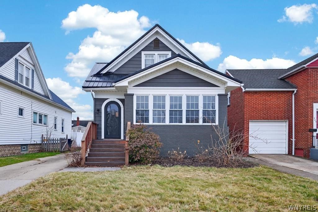 121 Ridgewood Road, Buffalo, NY 14220