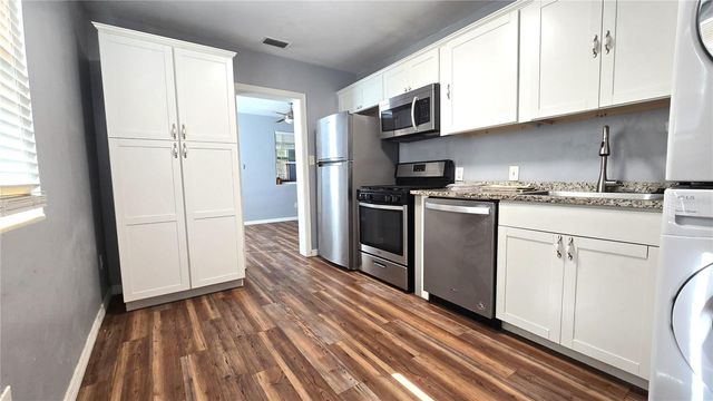 1131 NE 10TH AVENUE, Gainesville, FL 32601