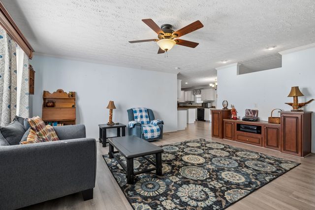 555 Wesley Chapel Rd, Sparta, TN 38583