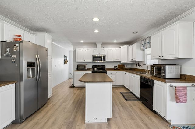 555 Wesley Chapel Rd, Sparta, TN 38583