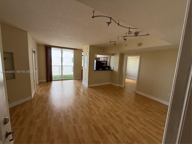 1 Glen Royal Pkwy 1210, Miami, FL 33125