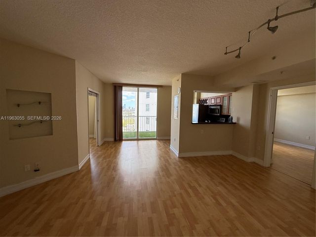 1 Glen Royal Pkwy 1210, Miami, FL 33125