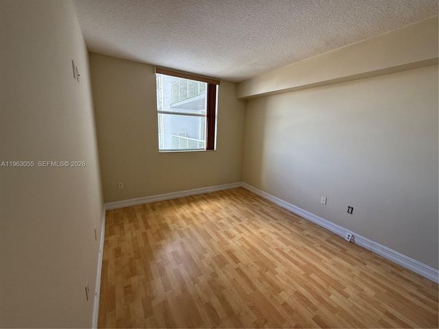 1 Glen Royal Pkwy 1210, Miami, FL 33125