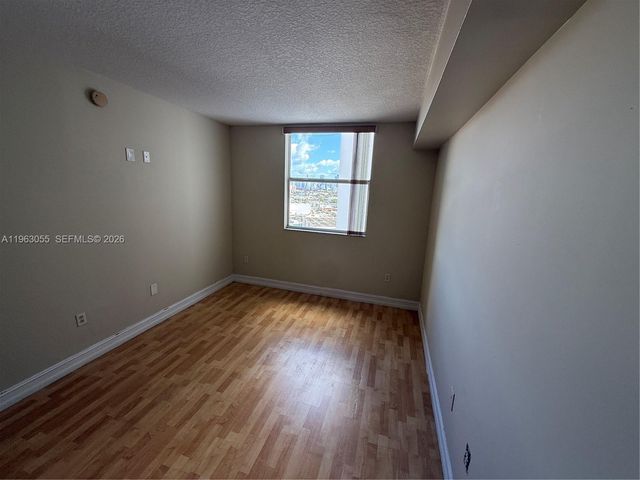 1 Glen Royal Pkwy 1210, Miami, FL 33125