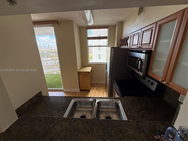 1 Glen Royal Pkwy 1210, Miami, FL 33125