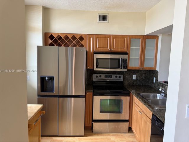 1 Glen Royal Pkwy 1210, Miami, FL 33125