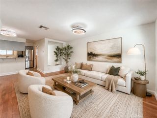 22131 N Oxnard Street A, Woodland Hills, CA 91367