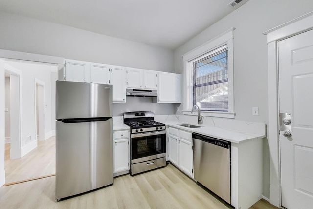 2114 W Byron Street 1, Chicago, IL 60618