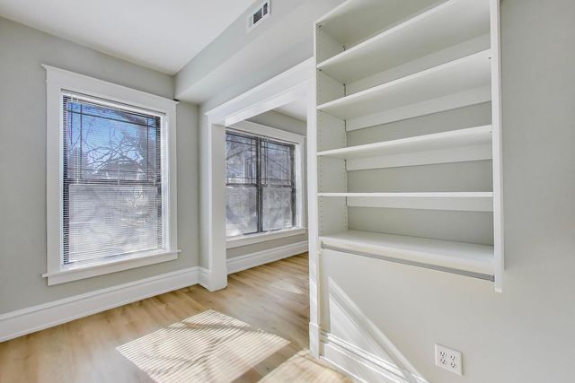 2114 W Byron Street 1, Chicago, IL 60618