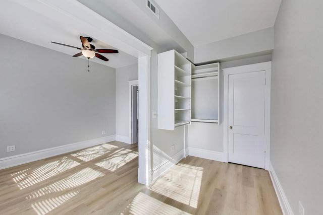 2114 W Byron Street 1, Chicago, IL 60618