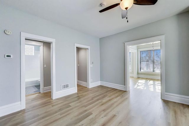 2114 W Byron Street 1, Chicago, IL 60618