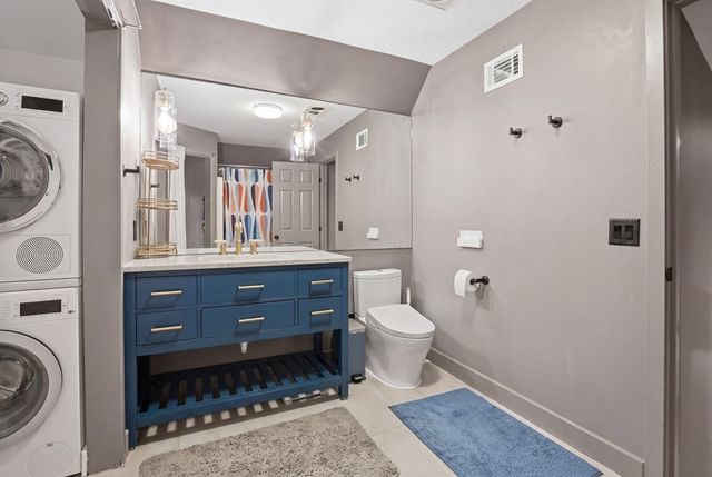 51 Pettee St 47, Newton, MA 02464