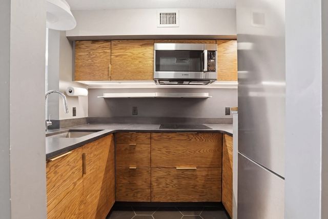 51 Pettee St 47, Newton, MA 02464
