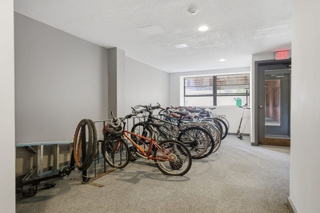 51 Pettee St 47, Newton, MA 02464