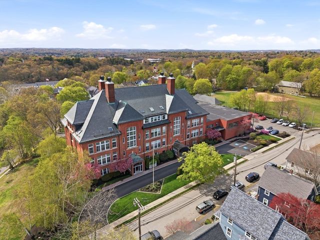 51 Pettee St 47, Newton, MA 02464