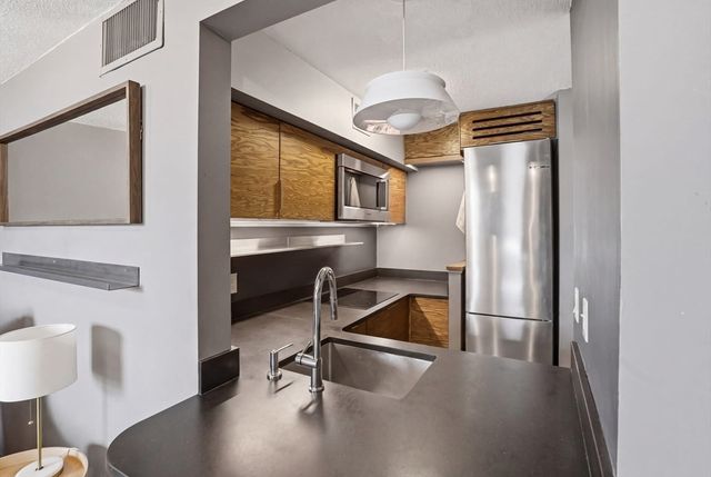 51 Pettee St 47, Newton, MA 02464