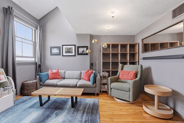 51 Pettee St 47, Newton, MA 02464