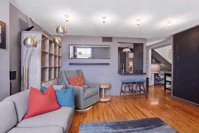 51 Pettee St 47, Newton, MA 02464
