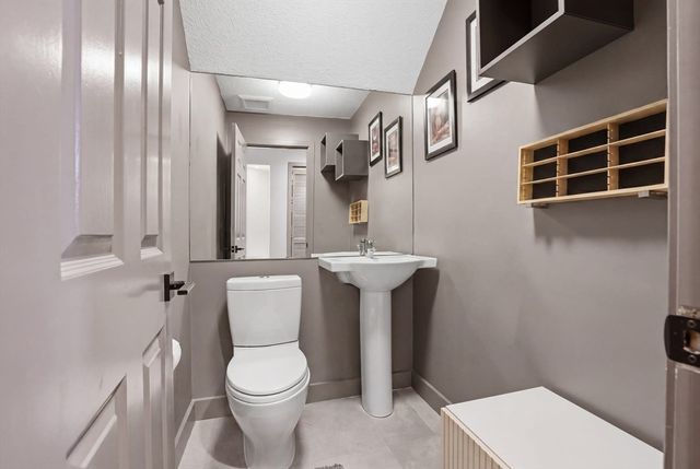 51 Pettee St 47, Newton, MA 02464