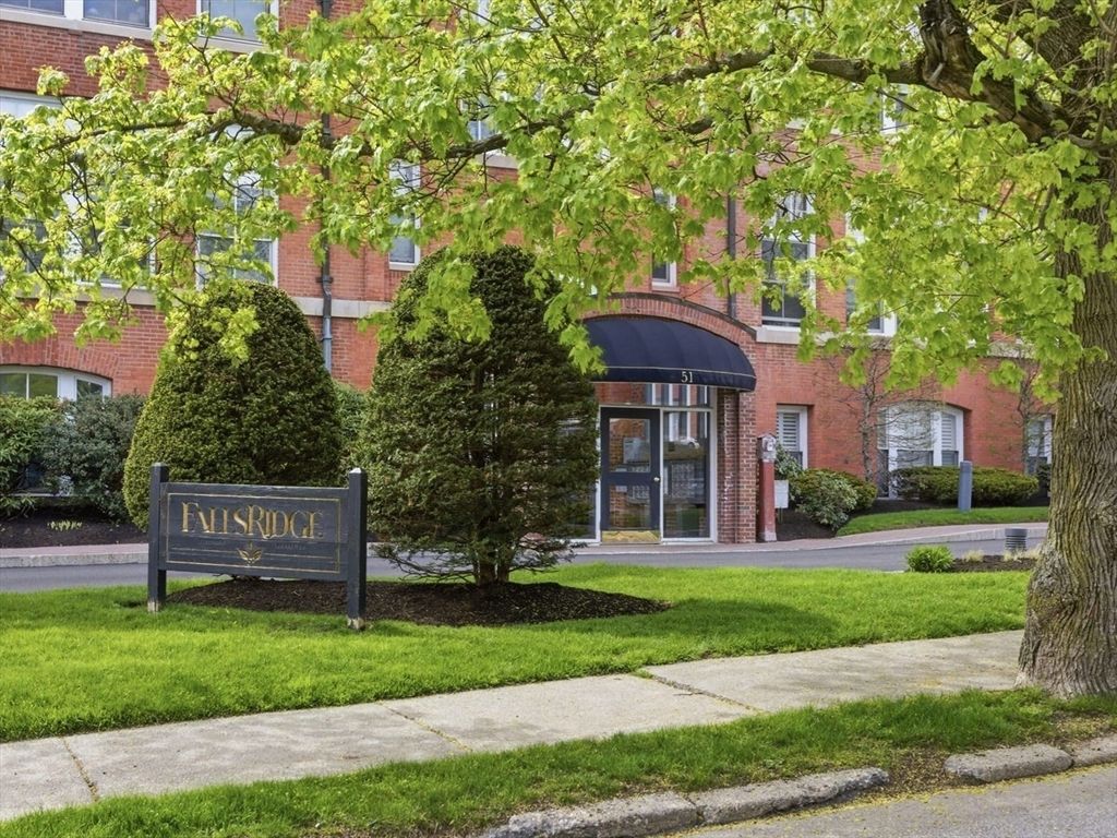 51 Pettee St 47, Newton, MA 02464